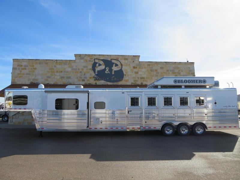 2019 Bloomer Trailers 5 Horse 15'10" Short Wall 2019 Bloomer Trailers 5 Horse 15'10" Short Wall