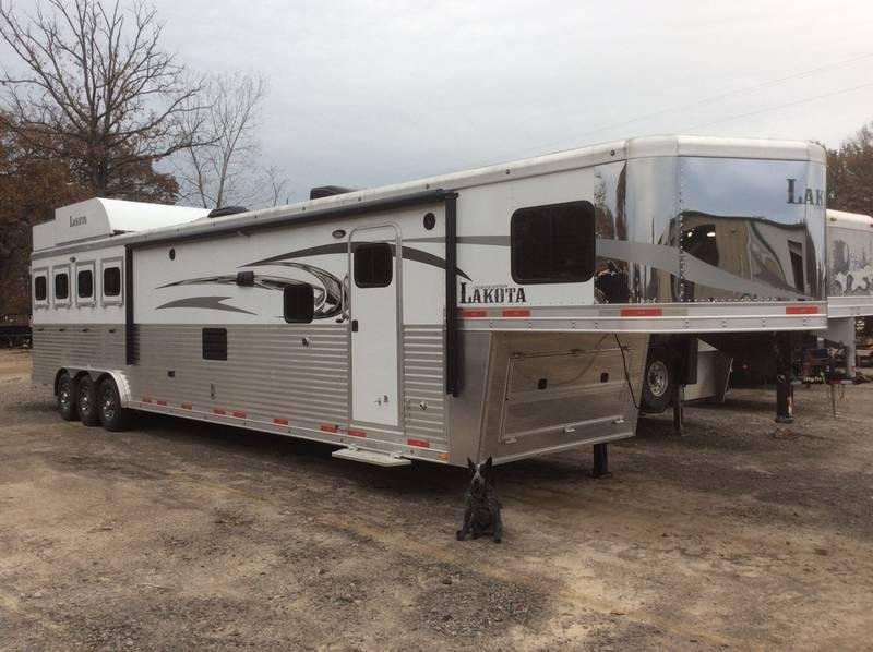 2016 Lakota Trailers Charger Edition C8417T 2016 Lakota Trailers Charger Edition C8417T
