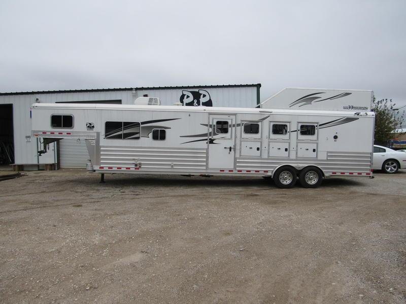 2017 4-Star Trailers 4 Horse 13.6' Shortwall Living Quarter 2017 4-Star Trailers 4 Horse 13.6' Shortwall Living Quarter