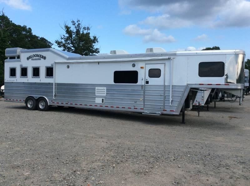 2012 Bloomer Trailers 4H W/17' LQ and slide Outlaw Conversion 2012 Bloomer Trailers 4H W/17' LQ and slide Outlaw Conversion