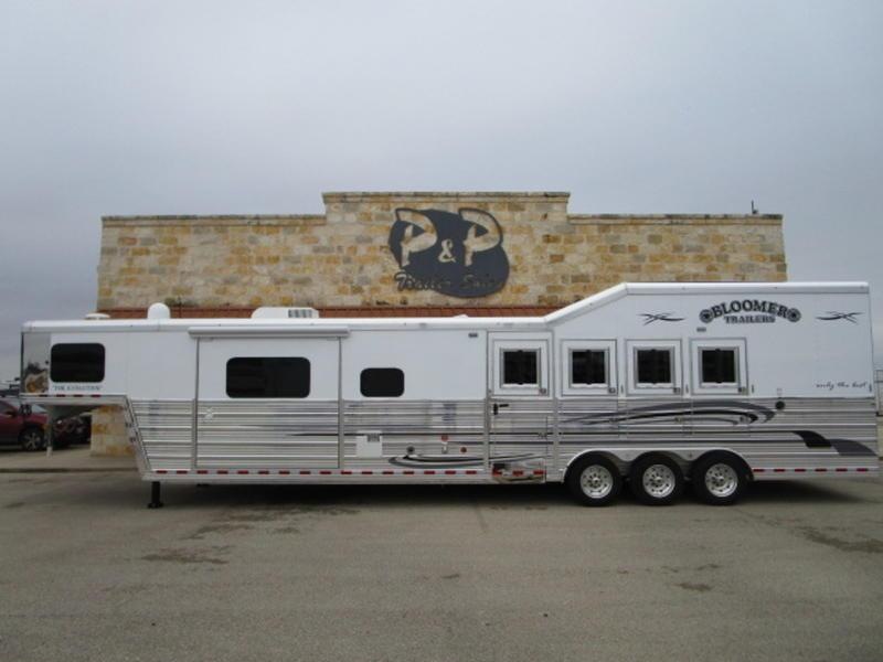 2019 Bloomer Trailers 4 Horse 15'10" Short Wall 2019 Bloomer Trailers 4 Horse 15'10" Short Wall