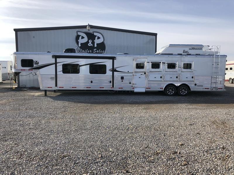 2019 Bison Premiere 4 Horse 17' Living Quarter 2019 Bison Premiere 4 Horse 17' Living Quarter
