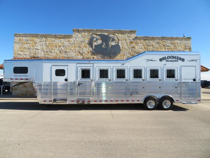 2019 Bloomer Trailers 6 Horse Super Tack Trainer 2019 Bloomer Trailers 6 Horse Super Tack Trainer