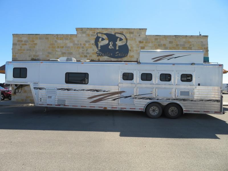 2002 Bloomer 4H 14ft SW Horse Trailer 2002 Bloomer 4H 14ft SW Horse Trailer