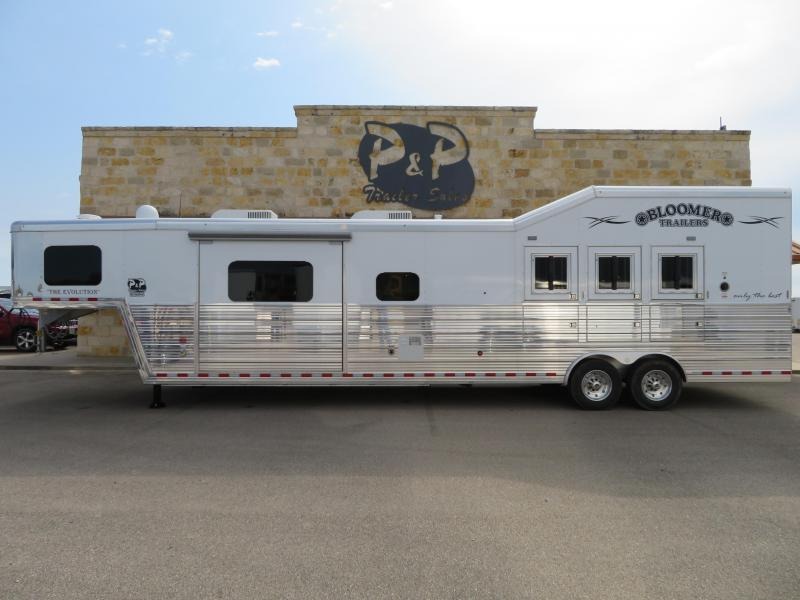 2019 Bloomer Trailers 3 Horse 17'2" SW with Slide Out 2019 Bloomer Trailers 3 Horse 17'2" SW with Slide Out