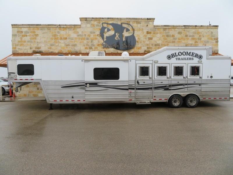 2012 Bloomer Trailers 4 Horse 14' SW with Slide Out and Bunk Beds 2012 Bloomer Trailers 4 Horse 14' SW with Slide Out and Bunk Beds