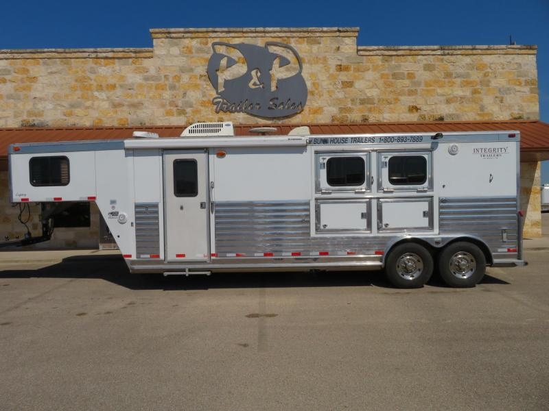 2004 Integrity Trailers Legacy 2 Horse Trailer 10 LQ Slant 2004 Integrity Trailers Legacy 2 Horse Trailer 10 LQ Slant