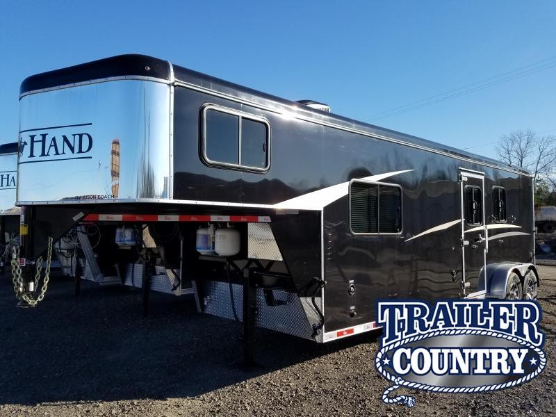 2018 Bison Trailers Bison 7209TH Horse Trailer 2018 Bison Trailers Bison 7209TH Horse Trailer