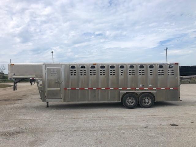 2004 Wilson 24'x7' Gooseneck 2004 Wilson 24'x7' Gooseneck