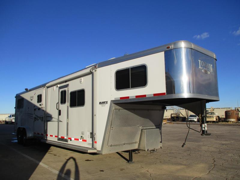 2013 Logan Coach Warmblood Horse Trailer 2013 Logan Coach Warmblood Horse Trailer