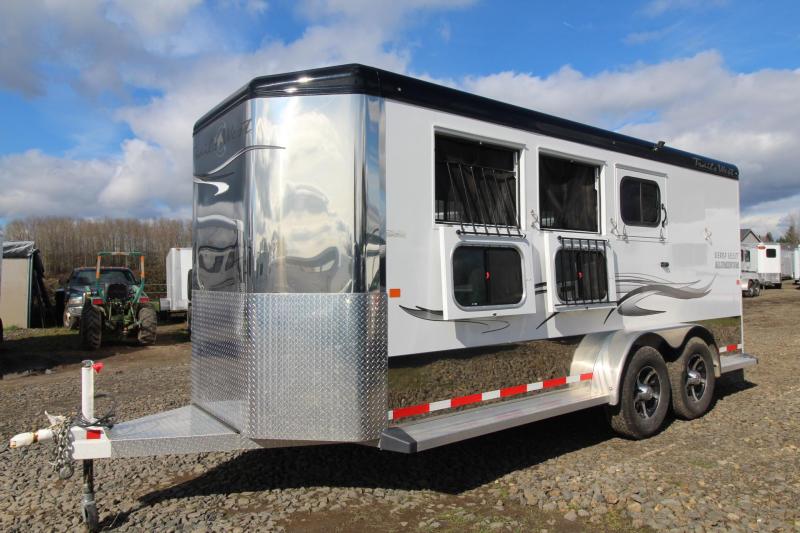2017 Trails West Sierra Select 3 Horse Trailer - LIKE NEW - Seamless Aluminum Vacuum Bonded walls and roof 2017 Trails West Sierra Select 3 Horse Trailer - LIKE NEW - Seamless Aluminum Vacuum Bonded walls and roof