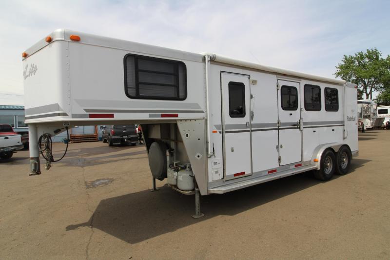 2003 Silver Lite Patriot 6 SW 3 Horse Horse Trailer 2003 Silver Lite Patriot 6 SW 3 Horse Horse Trailer