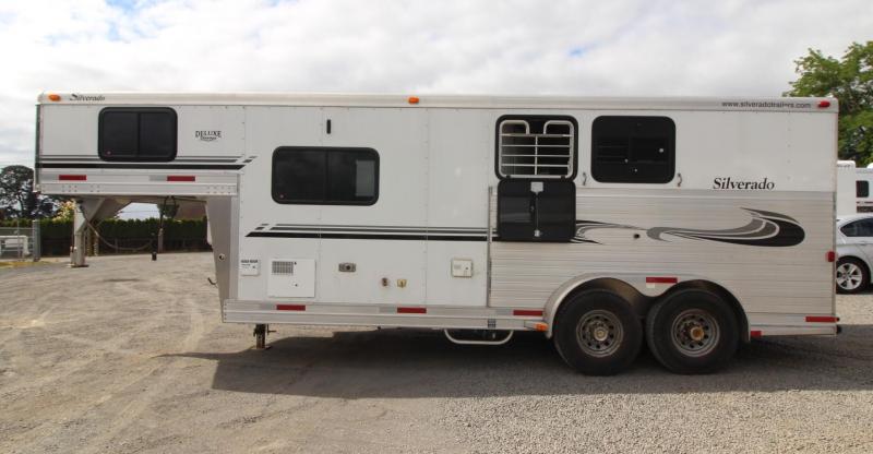2003 Silverado Deluxe Showman 8ft sw Living Quarters 2 Horse Trailer in Ashburn, VA 2003 Silverado Deluxe Showman 8ft sw Living Quarters 2 Horse Trailer in Ashburn, VA