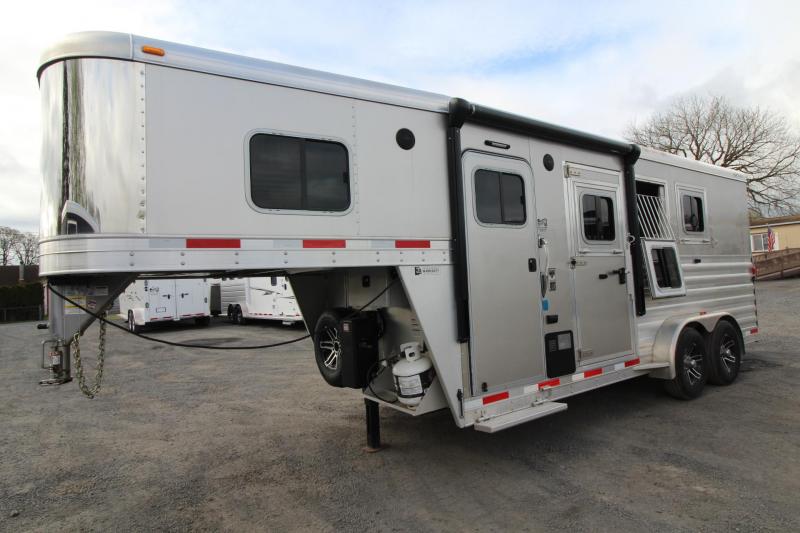 2017 Exiss Escape 7304 Living Quarters - 4' 6" SW 3 Horse Aluminum Trailer - Lightly Used 2017 Exiss Escape 7304 Living Quarters - 4' 6" SW 3 Horse Aluminum Trailer - Lightly Used