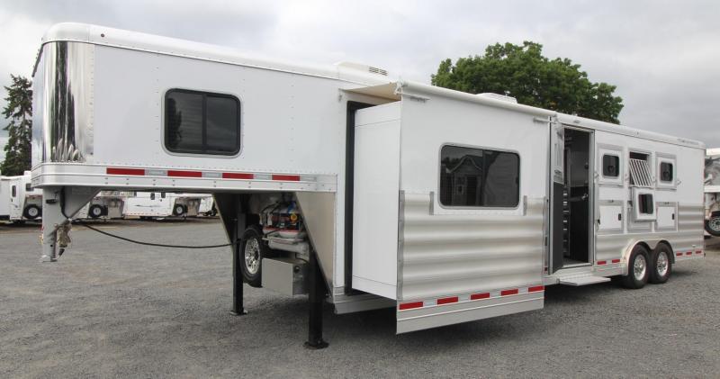 2018 Featherlite 9821 - 11ft sw 4 Horse Living Quarters Trailer 2018 Featherlite 9821 - 11ft sw 4 Horse Living Quarters Trailer