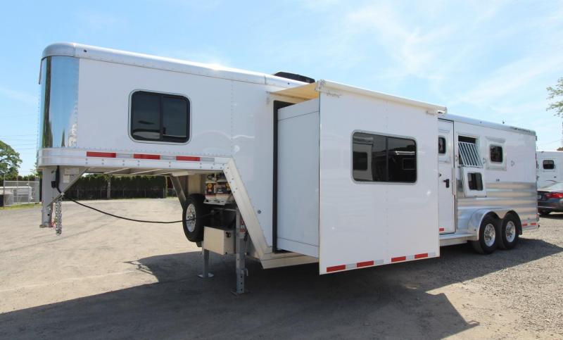 2019 Featherlite 8572 Liberty 10' SW Living Quarters w/ Slide Out 3 Horse Trailer 2019 Featherlite 8572 Liberty 10' SW Living Quarters w/ Slide Out 3 Horse Trailer