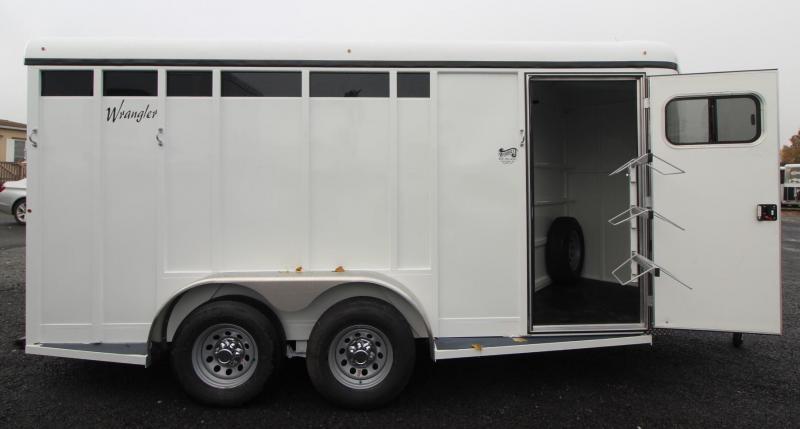 2019 Thuro-Bilt Wrangler Plus 3 Horse Trailer - Swing out saddle rack 2019 Thuro-Bilt Wrangler Plus 3 Horse Trailer - Swing out saddle rack