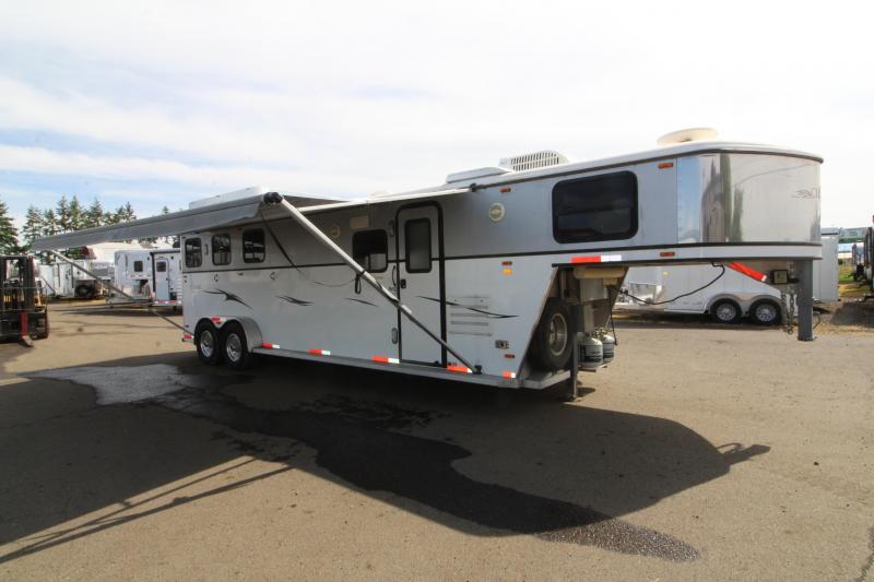 2005 Classic Manufacturing 3 Horse LQ 11 SW with Dinette - Mangers - Solid Rear Tack 2005 Classic Manufacturing 3 Horse LQ 11 SW with Dinette - Mangers - Solid Rear Tack