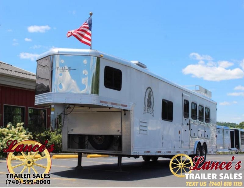 2007 Bison Stratus 4 Horse Trailer With Full LQ 2007 Bison Stratus 4 Horse Trailer With Full LQ