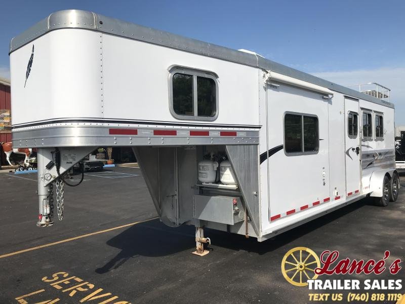 2011 Featherlite 3 Horse Trailer with Full Living Quarters & Slide Out 2011 Featherlite 3 Horse Trailer with Full Living Quarters & Slide Out