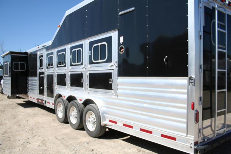 2016 Platinum Coach Outlaw Conversations Horse Trailer 2016 Platinum Coach Outlaw Conversations Horse Trailer