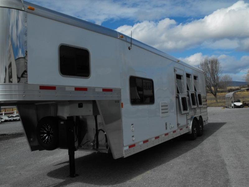 Clearance 2015 Exiss 3HLQ Horse Trailer Clearance 2015 Exiss 3HLQ Horse Trailer