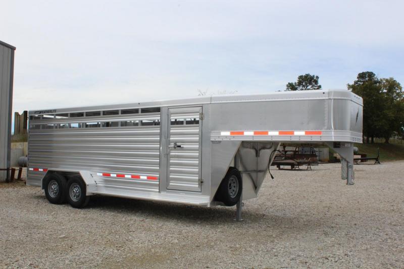 2019 Featherlite 8117-6720 Livestock Trailer 2019 Featherlite 8117-6720 Livestock Trailer