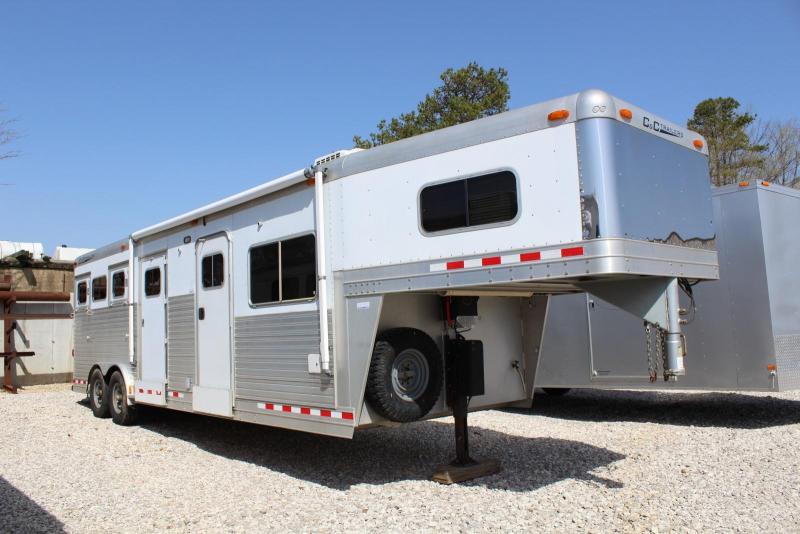 2005 C and C Trailers Horse Trailer 2005 C and C Trailers Horse Trailer