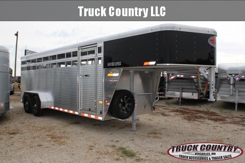 2019 Sundowner Trailers 6.9'x20' Rancher Express Livestock Trailer 2019 Sundowner Trailers 6.9'x20' Rancher Express Livestock Trailer