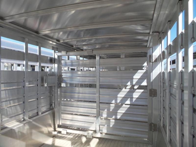 2019 Featherlite 8127 7'X24X6'6 Livestock Trailer 2019 Featherlite 8127 7'X24X6'6 Livestock Trailer