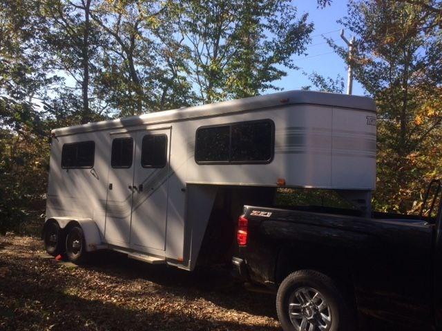 2007 Trail-Et 2H Straight GN Horse Trailer 2007 Trail-Et 2H Straight GN Horse Trailer