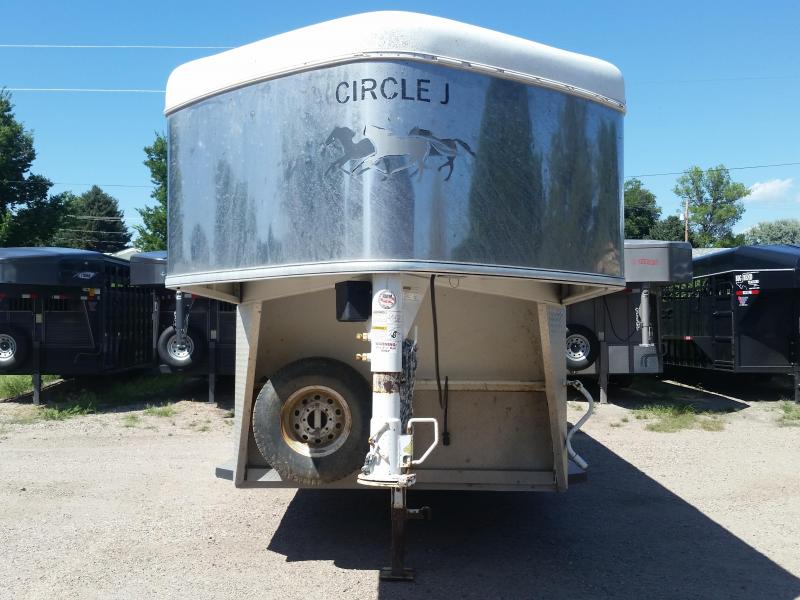 2004 Circle J Trailers 3 HORSE Livestock Trailer 2004 Circle J Trailers 3 HORSE Livestock Trailer