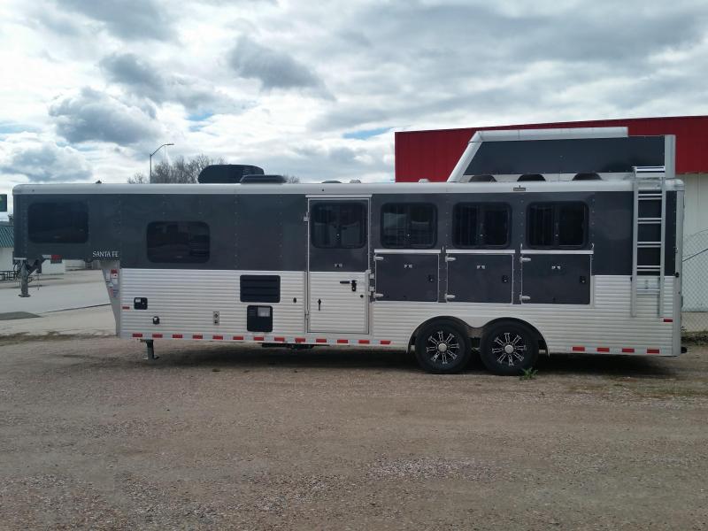 2019 Sundowner Trailers SANTA FE 4 HORSE Livestock Trailer 2019 Sundowner Trailers SANTA FE 4 HORSE Livestock Trailer