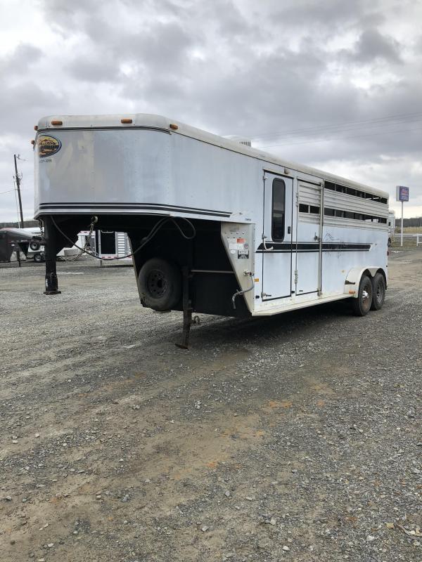 2003 Sundowner Trailers 3 Horse Stampede Horse Trailer 2003 Sundowner Trailers 3 Horse Stampede Horse Trailer