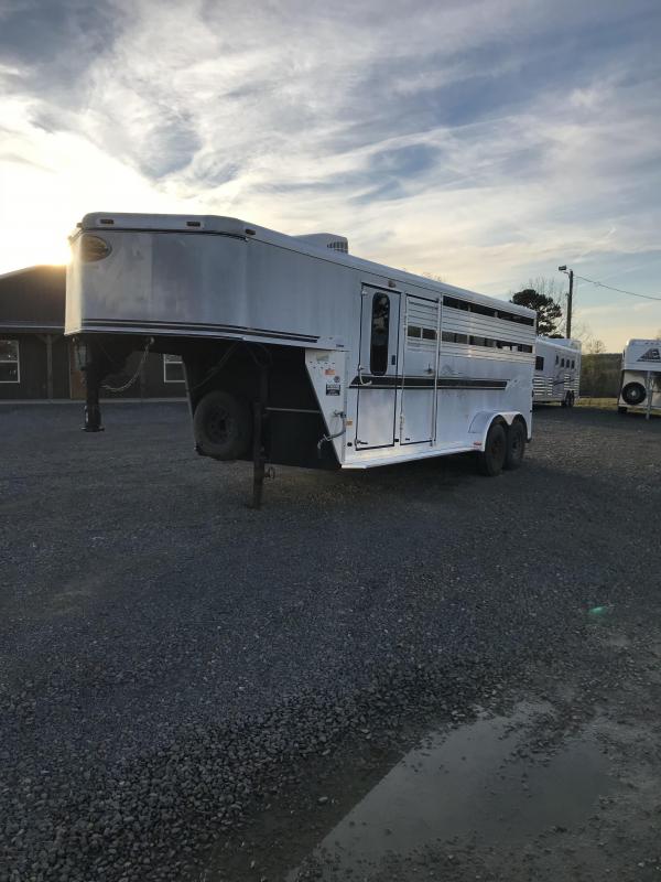 2003 Sundowner Trailers 3 Horse Stampede Horse Trailer 2003 Sundowner Trailers 3 Horse Stampede Horse Trailer