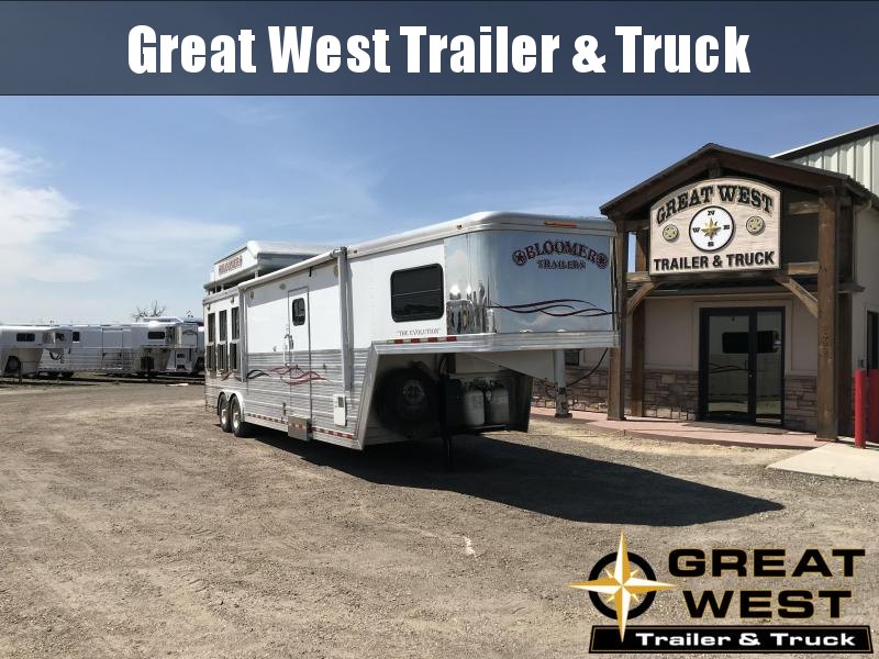 2008 Bloomer Trailer Manufacturing 3H LQ Horse Trailer 2008 Bloomer Trailer Manufacturing 3H LQ Horse Trailer