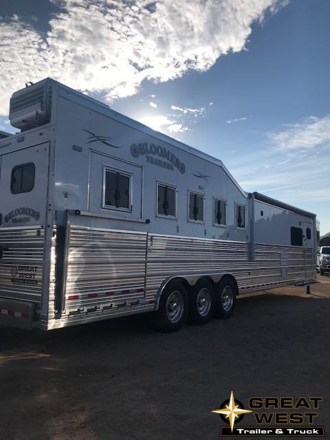 2019 Bloomer 5 Horse 16'10" SW Couch/Couch Combo slide out 2019 Bloomer 5 Horse 16'10" SW Couch/Couch Combo slide out