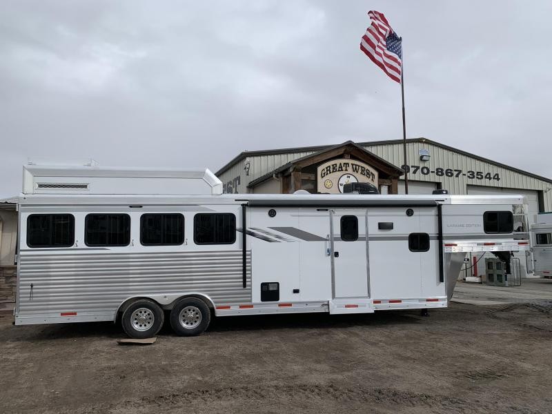 2019 SMC 10' Short Wall 4 Horse Trailer 2019 SMC 10' Short Wall 4 Horse Trailer