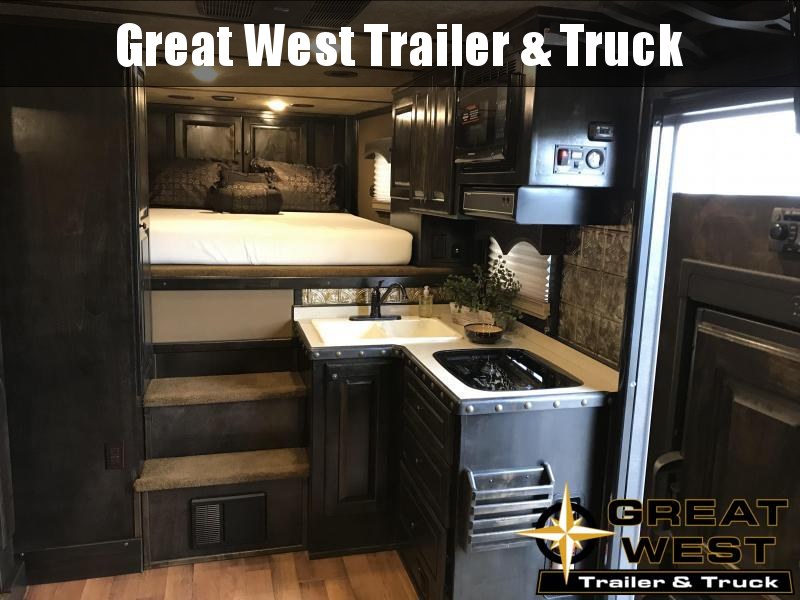 2018 Platinum Coach 4H w/ LQ Horse Trailer 2018 Platinum Coach 4H w/ LQ Horse Trailer
