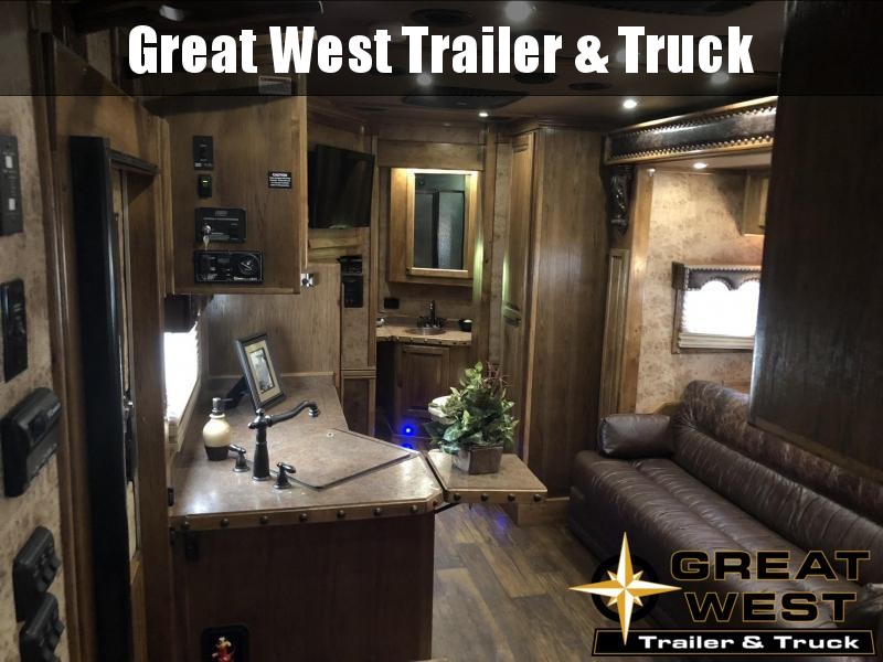 2015 Bloomer Trailer Manufacturing 4H LQ Horse Trailer 2015 Bloomer Trailer Manufacturing 4H LQ Horse Trailer