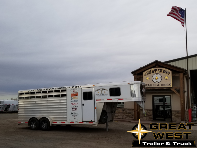 2018 Exiss Trailers Express 4H CXF Livestock Trailer 2018 Exiss Trailers Express 4H CXF Livestock Trailer