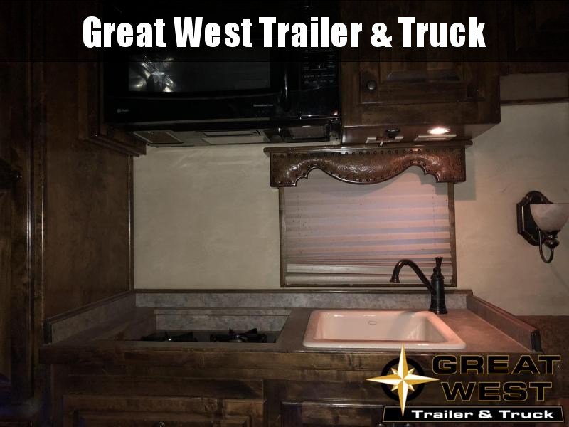 2012 Platinum Coach 3H 15 SW Horse Trailer 2012 Platinum Coach 3H 15 SW Horse Trailer