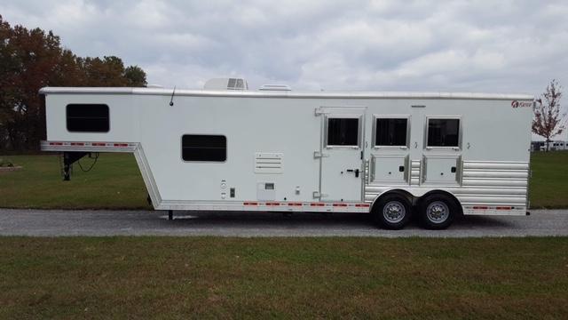 2017 Kiefer Manufacturing Sierra LQ Horse Trailer 2017 Kiefer Manufacturing Sierra LQ Horse Trailer