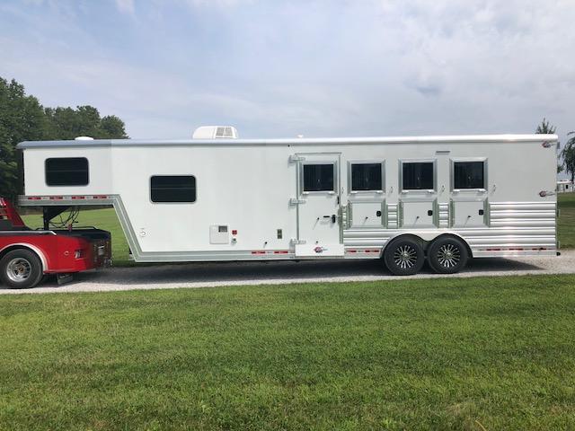 2018 Kiefer Manufacturing Kutter Series Living Quarters Horse Trailer 2018 Kiefer Manufacturing Kutter Series Living Quarters Horse Trailer