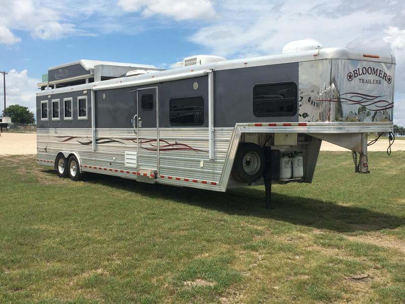 2008 Bloomer 4 Horse 16 SW Horse Trailer 2008 Bloomer 4 Horse 16 SW Horse Trailer