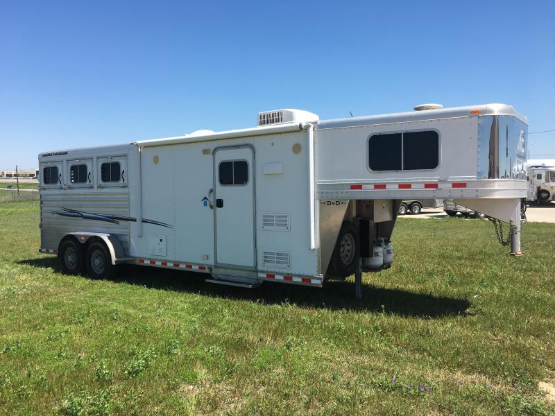 2013 Elite Trailers 3 Horse with a 8 ft Short Wall Horse Trailer 2013 Elite Trailers 3 Horse with a 8 ft Short Wall Horse Trailer