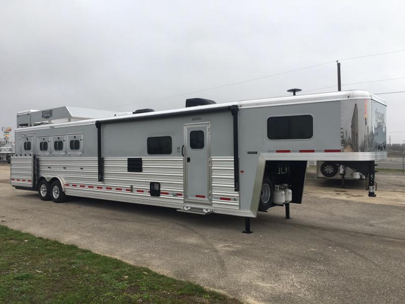 2019 Logan Coach 4 Horse Side Load 14.6 ft Short Wall with Slide Horse Trailer 2019 Logan Coach 4 Horse Side Load 14.6 ft Short Wall with Slide Horse Trailer