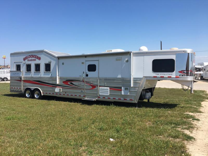 2013 Bloomer 4 Horse Side Load 14 Short Wall with Slide Horse Trailer 2013 Bloomer 4 Horse Side Load 14 Short Wall with Slide Horse Trailer