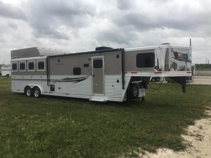 2014 Lakota Charger 4 Horse 13 ft Short Wall with Slide Horse Trailer 2014 Lakota Charger 4 Horse 13 ft Short Wall with Slide Horse Trailer
