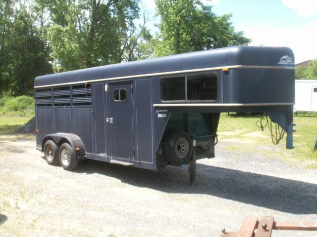 1996 Sundowner Trailers 3-H RANCHER SPECIAL GN Horse Trailer 1996 Sundowner Trailers 3-H RANCHER SPECIAL GN Horse Trailer